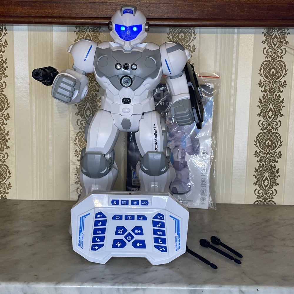 GUARDIAN Infrared Radio Intelligent Gesture Robot w/Remote & Manual Tested Works